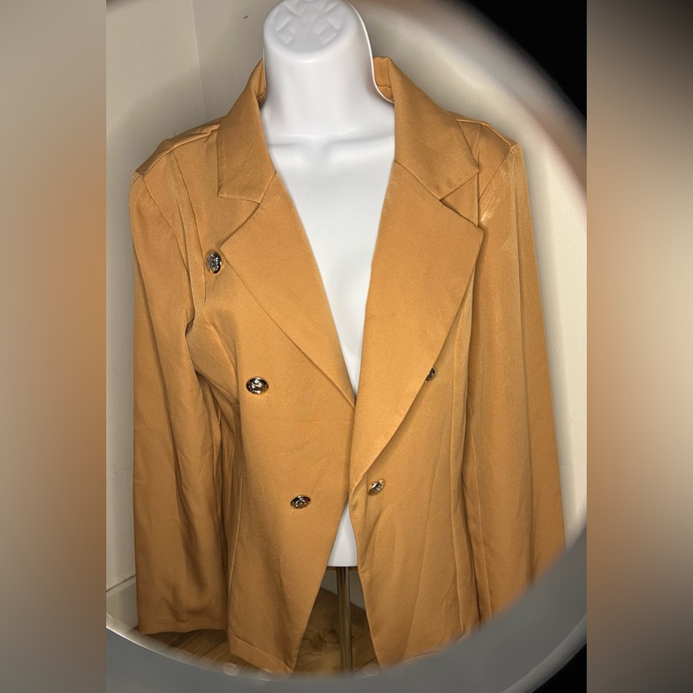 Ladies solid color double breasted blazer either lapel collar khaki color large